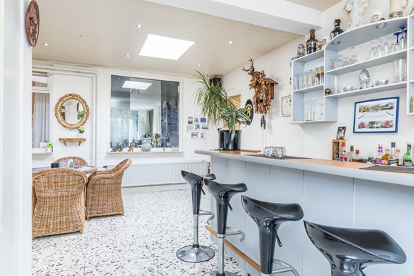 Foto - Te koop: Ruime halfvrijstaande woning met 179 m² woonoppervlakte, 6 slaapkamers, 2 badkamers, garage en tuin op het zuiden in Vaals